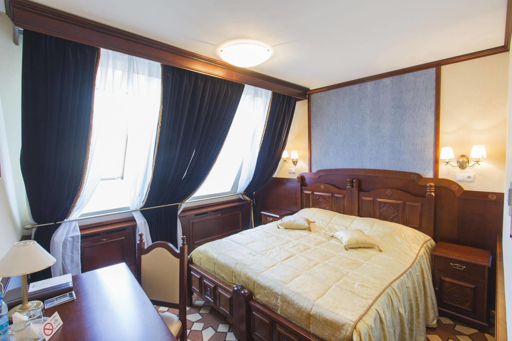 Garni Hotel Минск Екстериор снимка