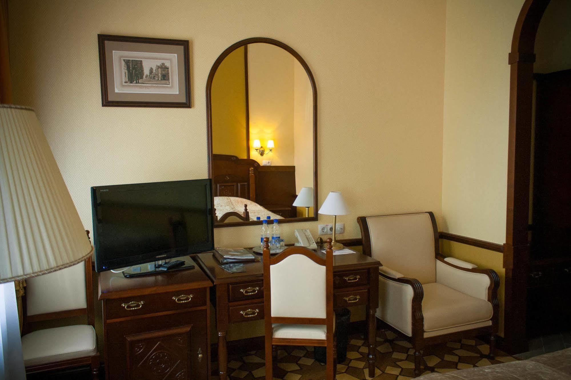 Garni Hotel Минск Екстериор снимка