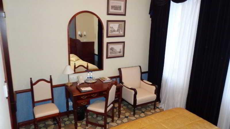 Garni Hotel Минск Екстериор снимка